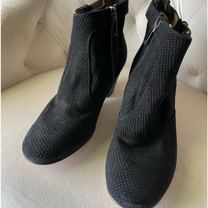 AQUATALIA black suede ankle bootie zip rounded point heel